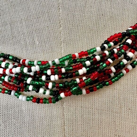 Red and green seed beaded multi strand necklace - Picture 3 of 11